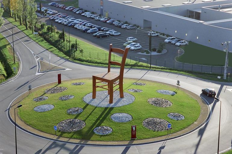 Quand les ronds-points de la région se font épingler par Auto Moto.